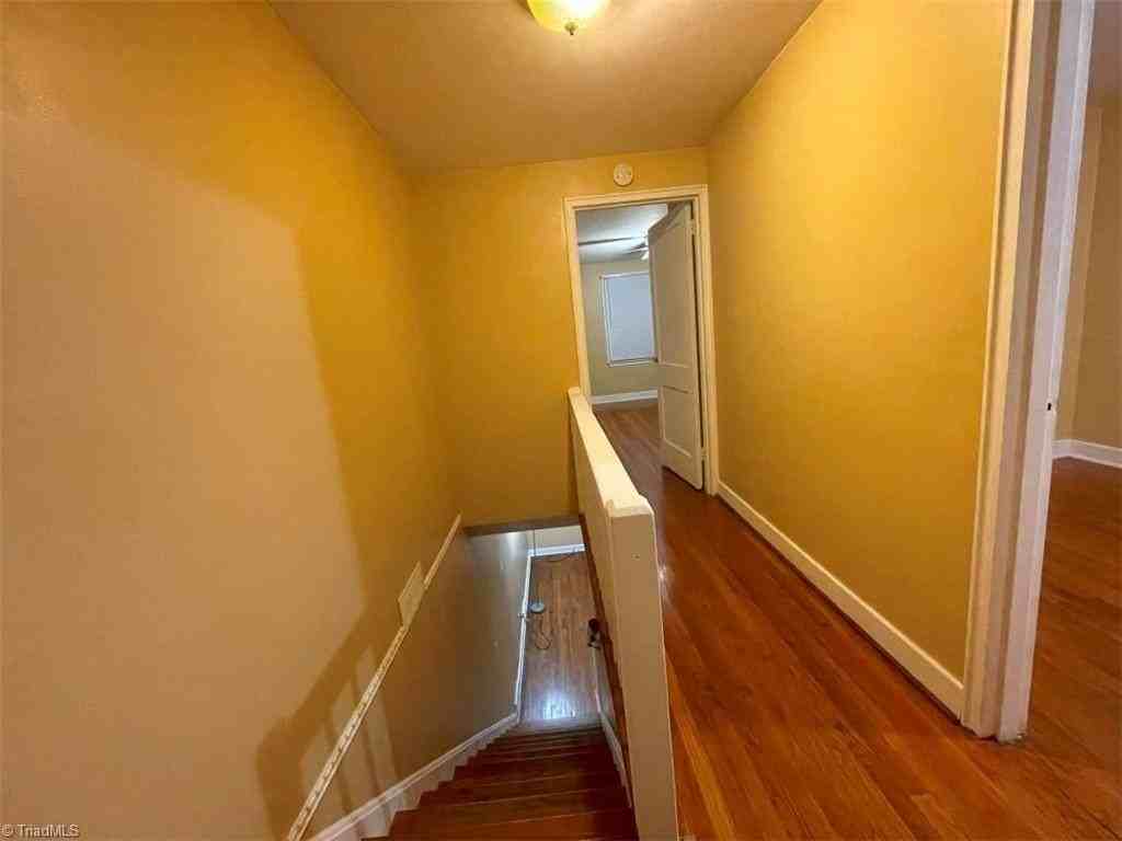 307 Oakwood St #B - Photo 5 of 11