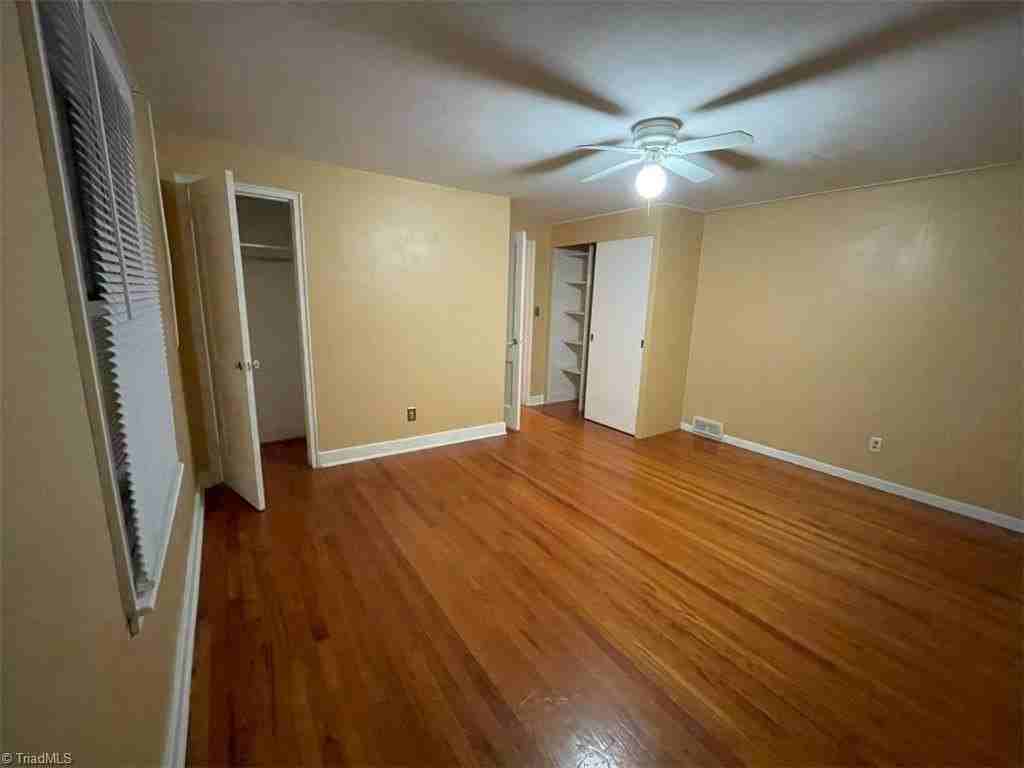 307 Oakwood St #B - Photo 6 of 11