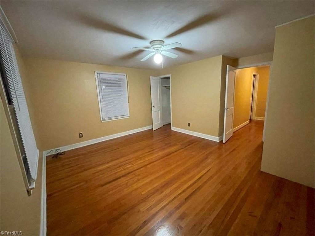 307 Oakwood St #B - Photo 7 of 11