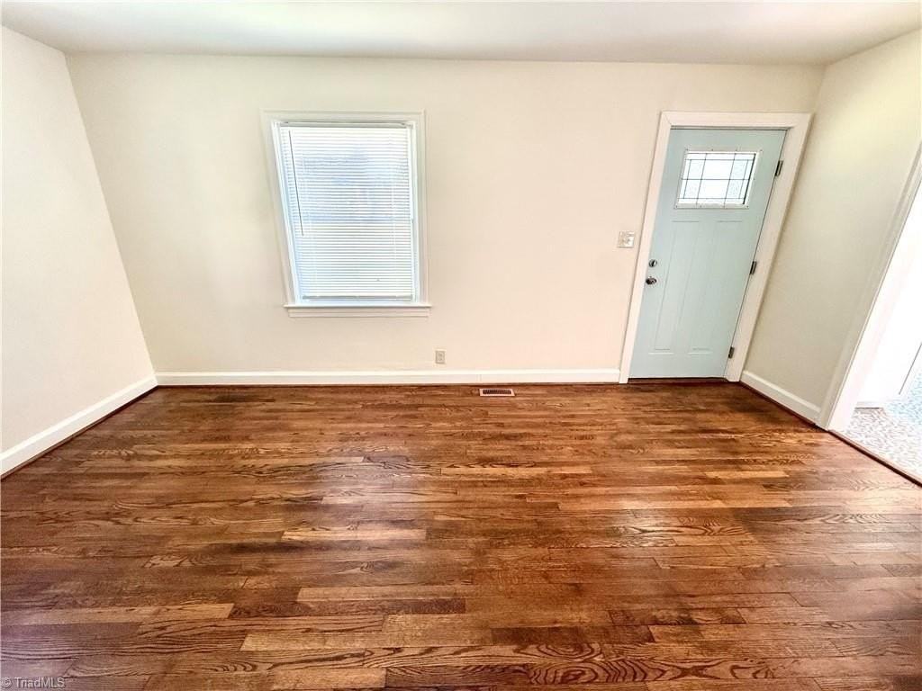 2735 Stratford Dr - Photo 4 of 27