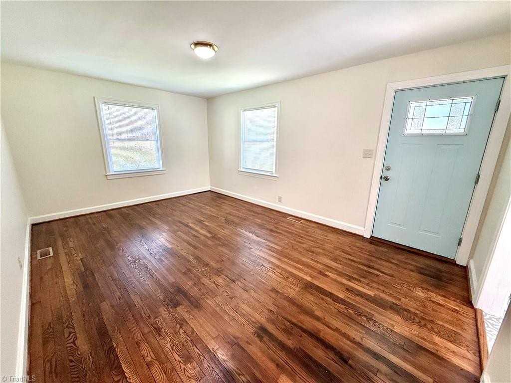 2735 Stratford Dr - Photo 5 of 27