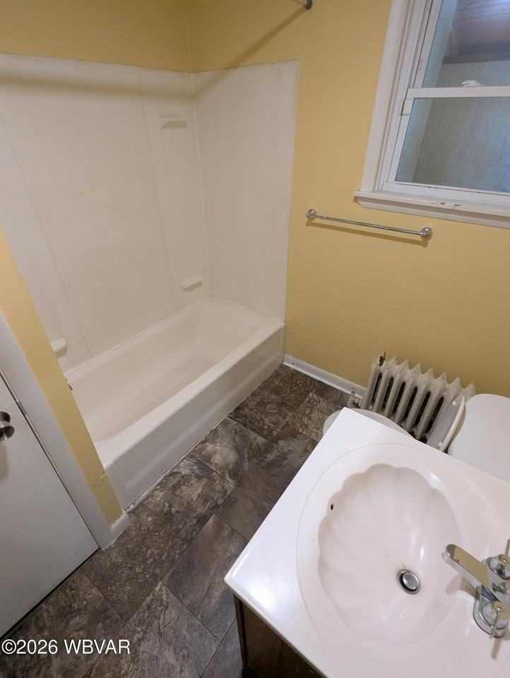 660 2nd Ave - Photo 6 of 10