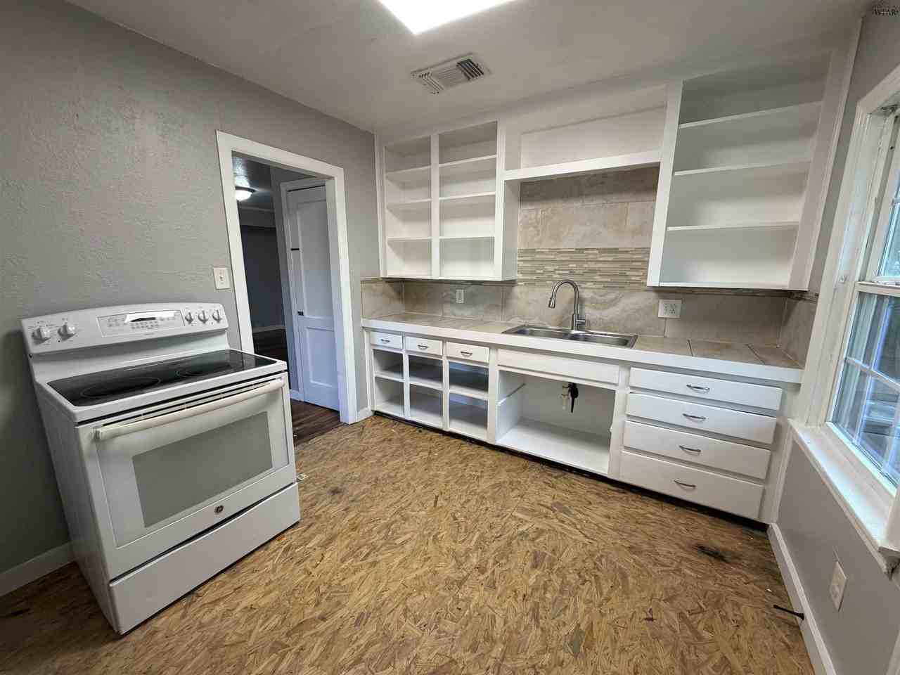 2202 Monroe St - Photo 3 of 10