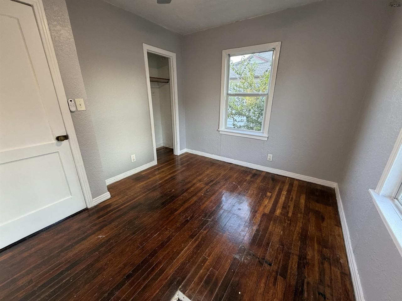 2202 Monroe St - Photo 4 of 10