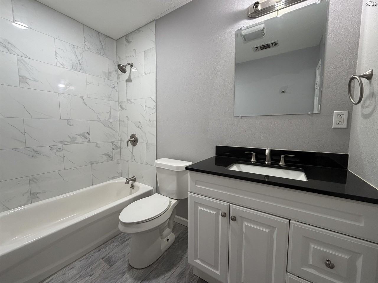 2202 Monroe St - Photo 6 of 10