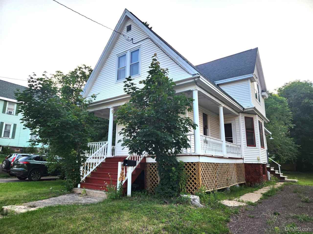 1115 Summit St - Photo 2 of 50