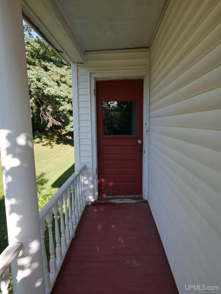 1115 Summit St - Photo 6 of 50