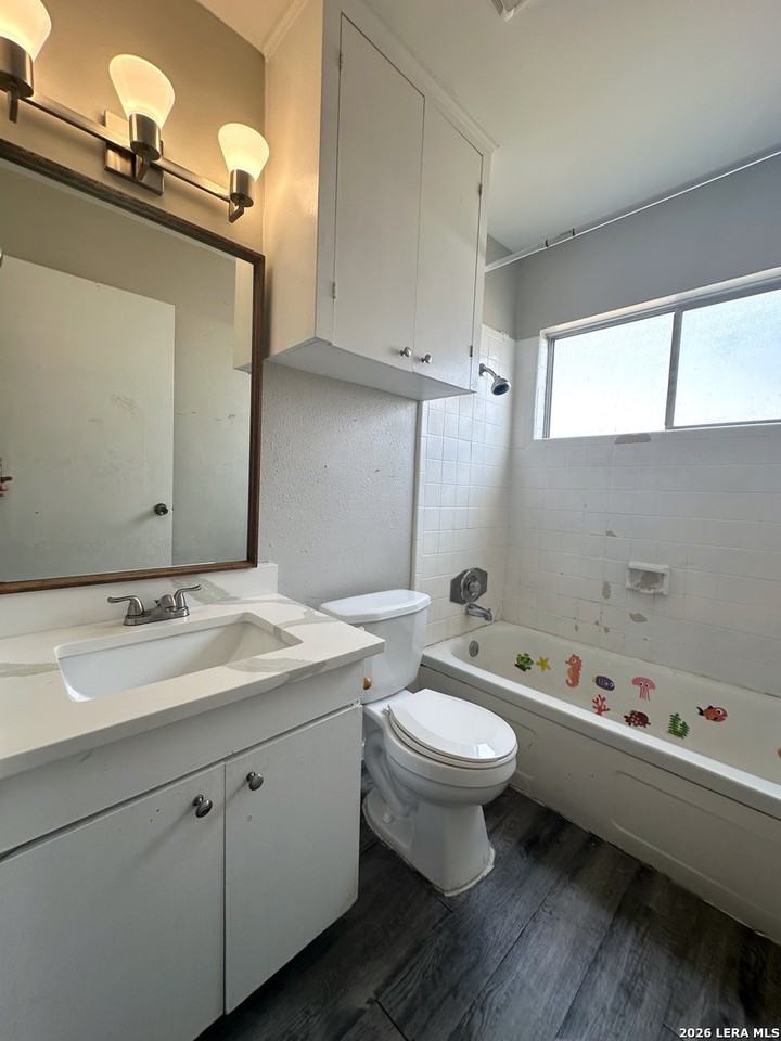 4322 Sun Gate St - Photo 3 of 15