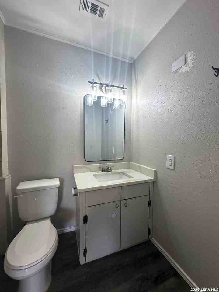 4322 Sun Gate St - Photo 5 of 15