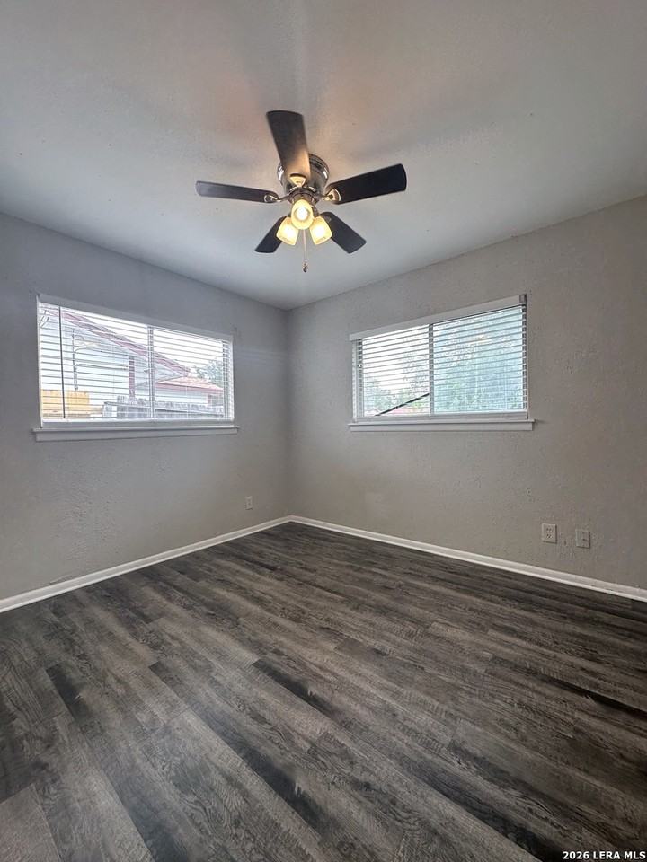 4322 Sun Gate St - Photo 6 of 15
