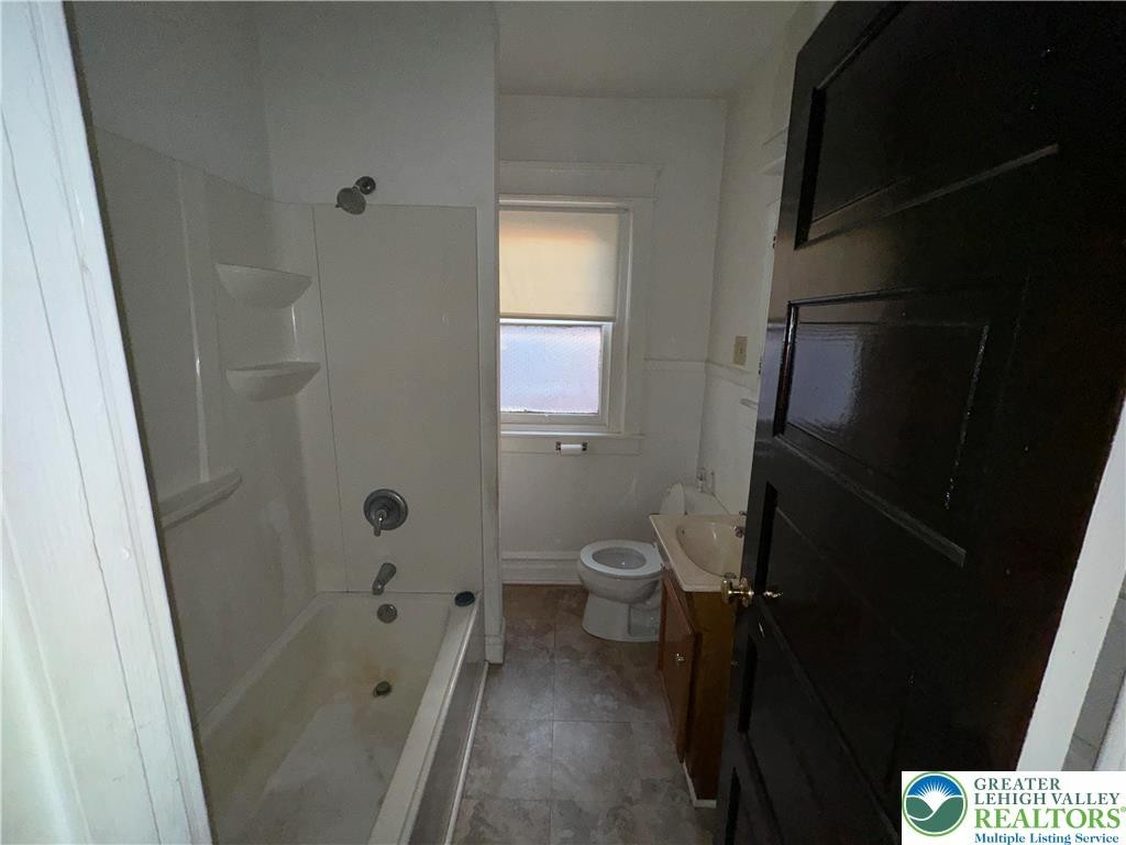 733 N 11th St ##2 - Photo 5 of 8