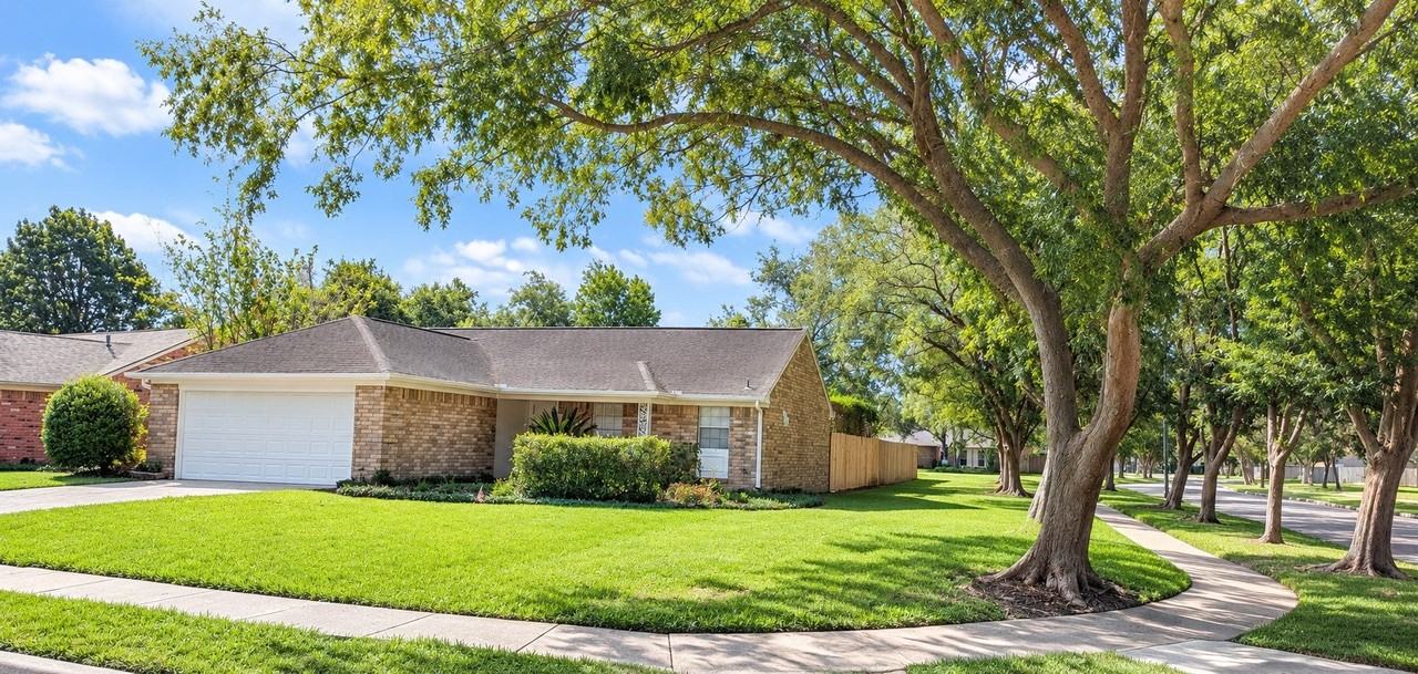 3102 E Heatherock Cir
