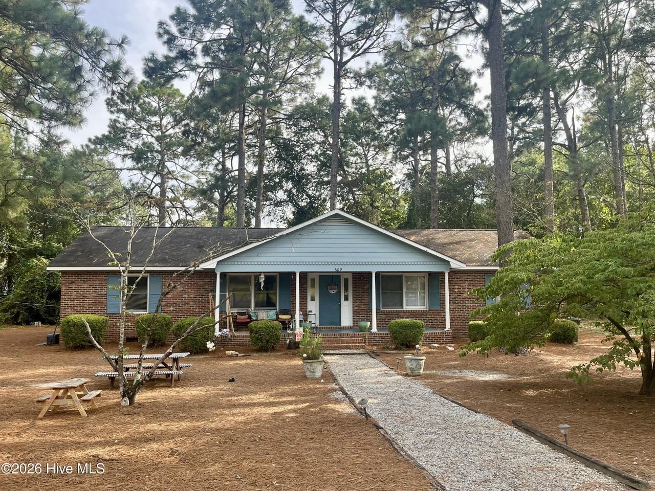 609 Longleaf Rd