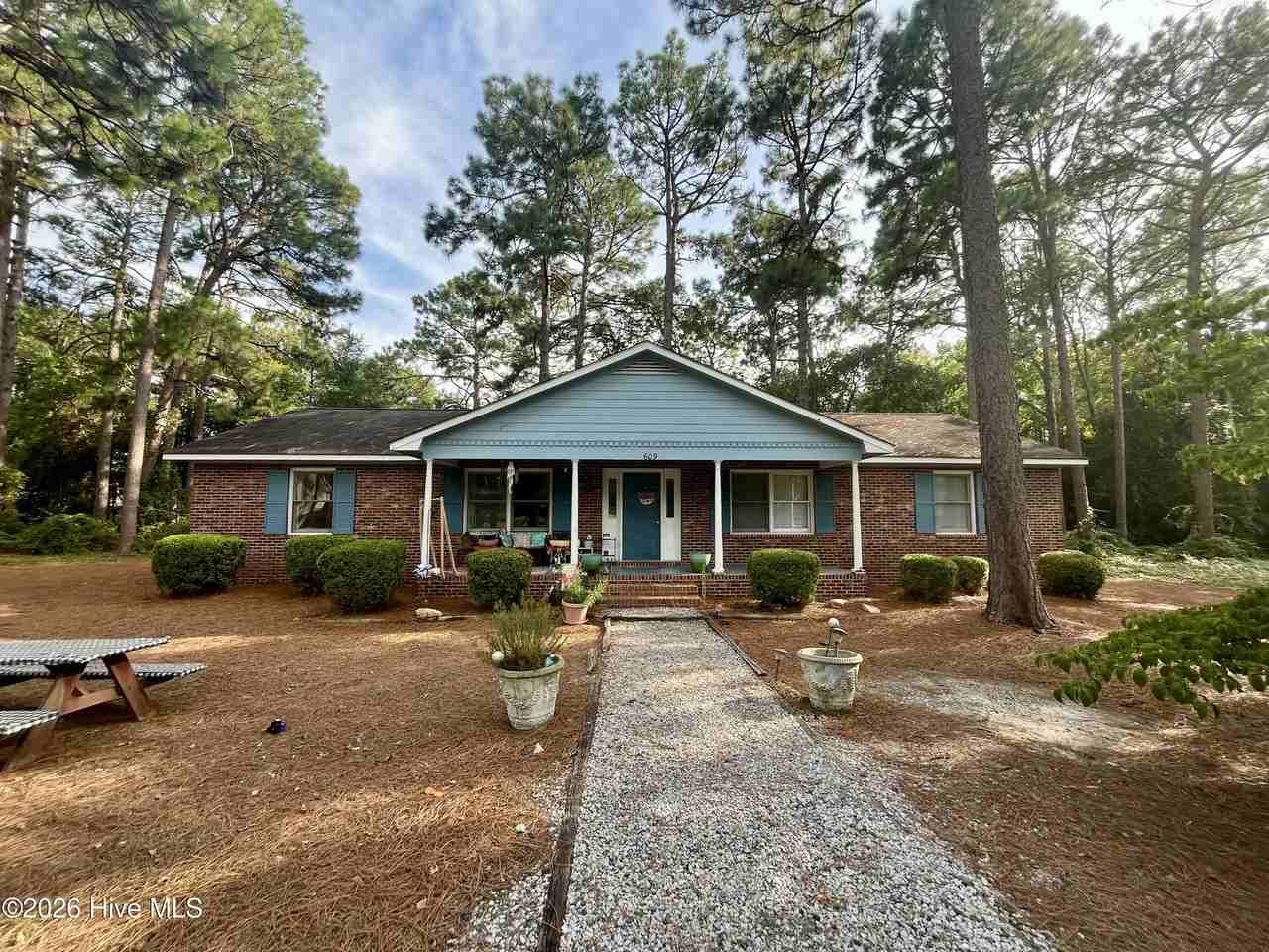 609 Longleaf Rd - Photo 2 of 20