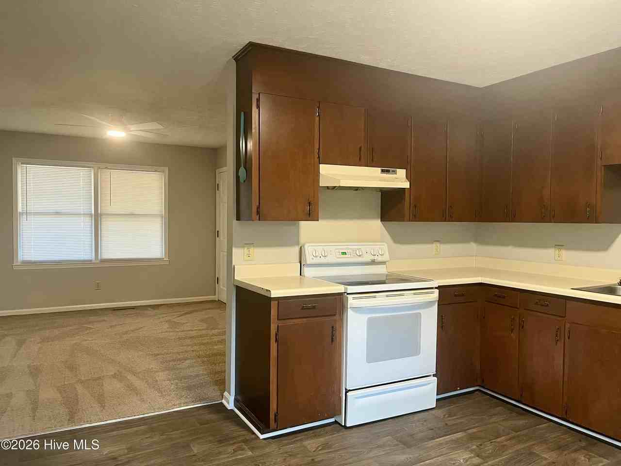 609 Longleaf Rd - Photo 5 of 20