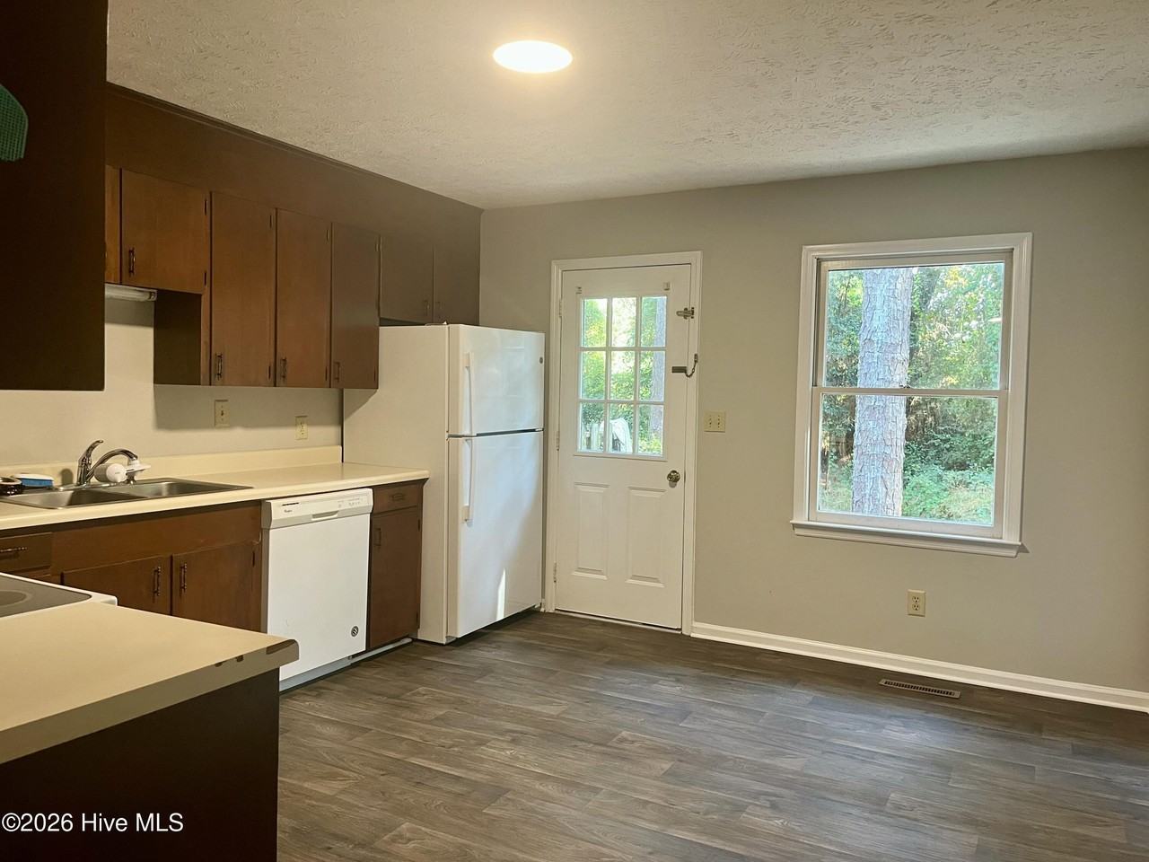 609 Longleaf Rd - Photo 7 of 20