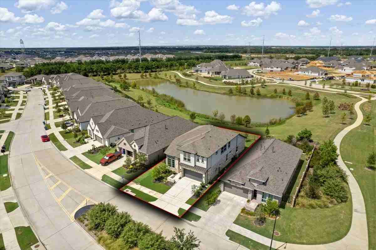 21706 Meridian Duskywing Dr - Photo 2 of 32