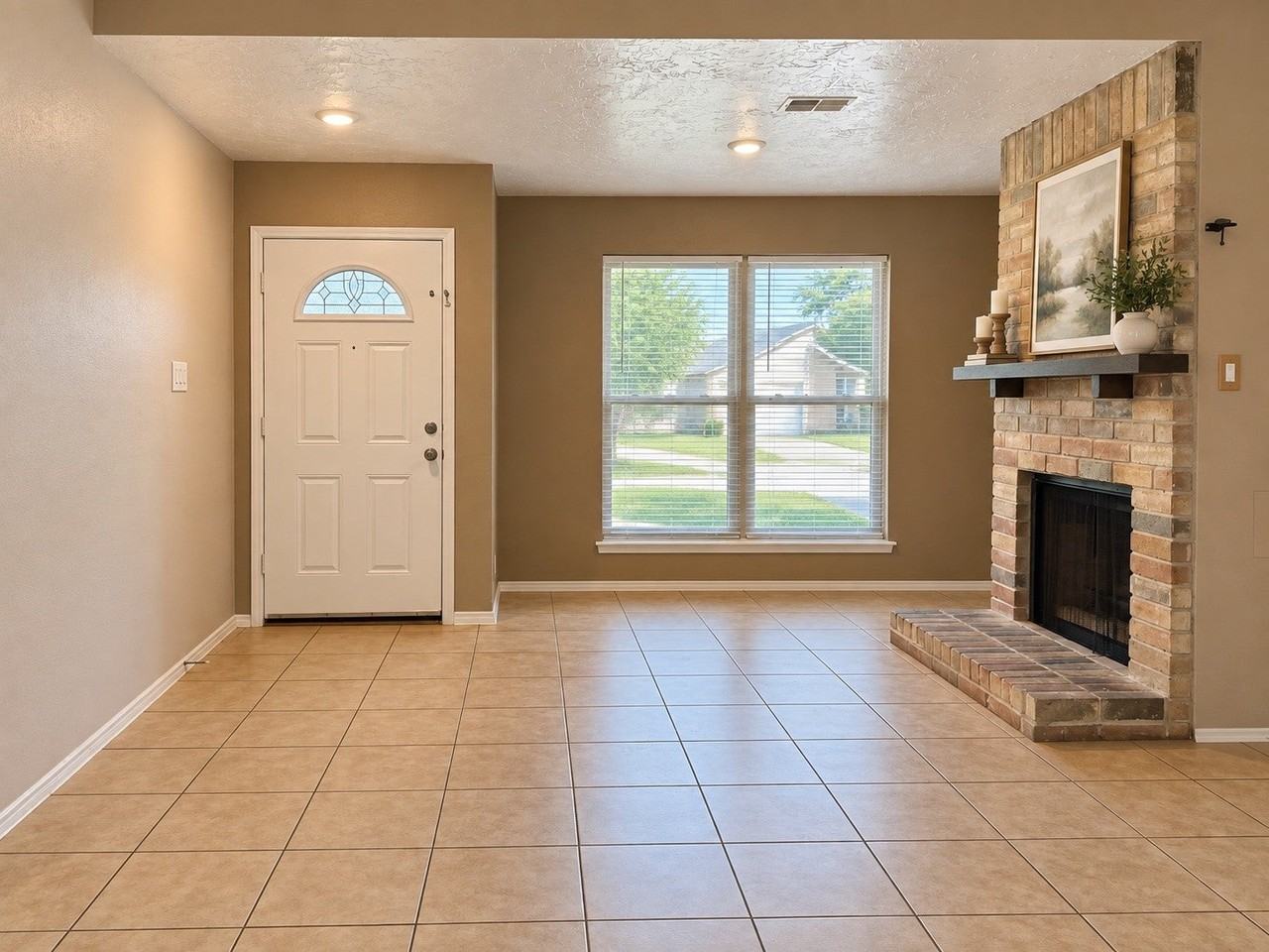 21311 Greenham Dr - Photo 3 of 12