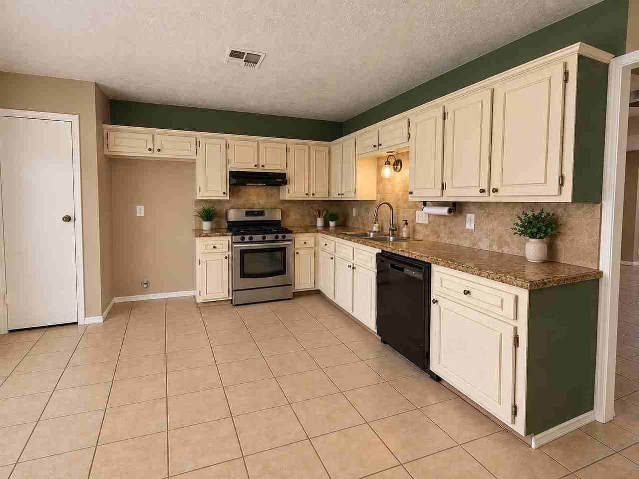 21311 Greenham Dr - Photo 5 of 12
