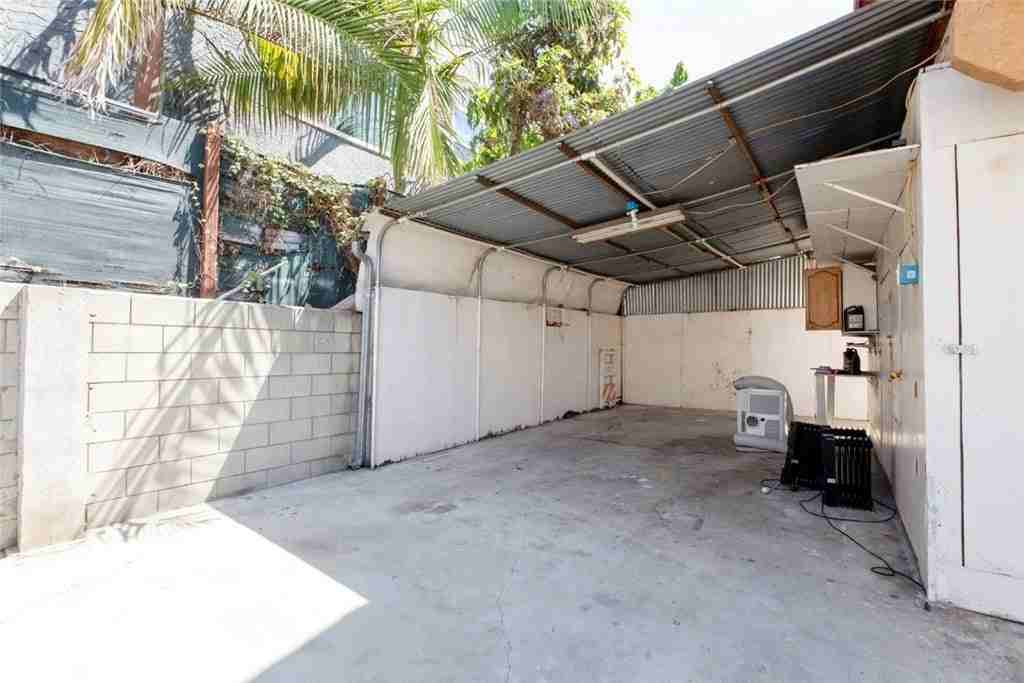 4927 Lexington Ave - Photo 6 of 30