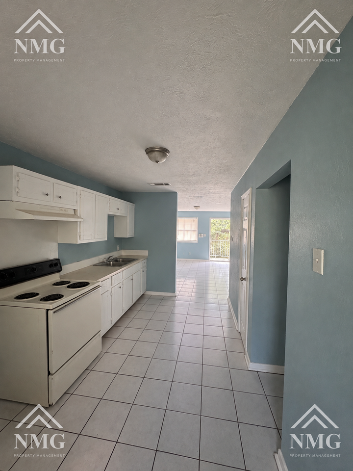 3380 Shady Oaks St #B - Photo 7 of 8