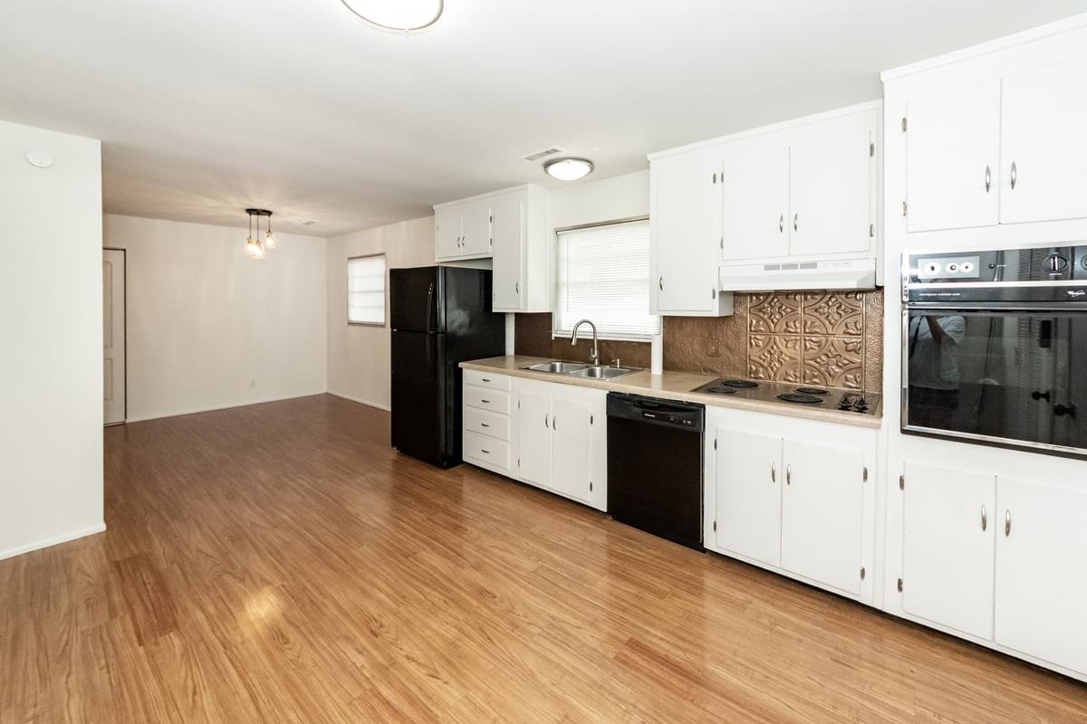 1521 Juniper St - Photo 7 of 50
