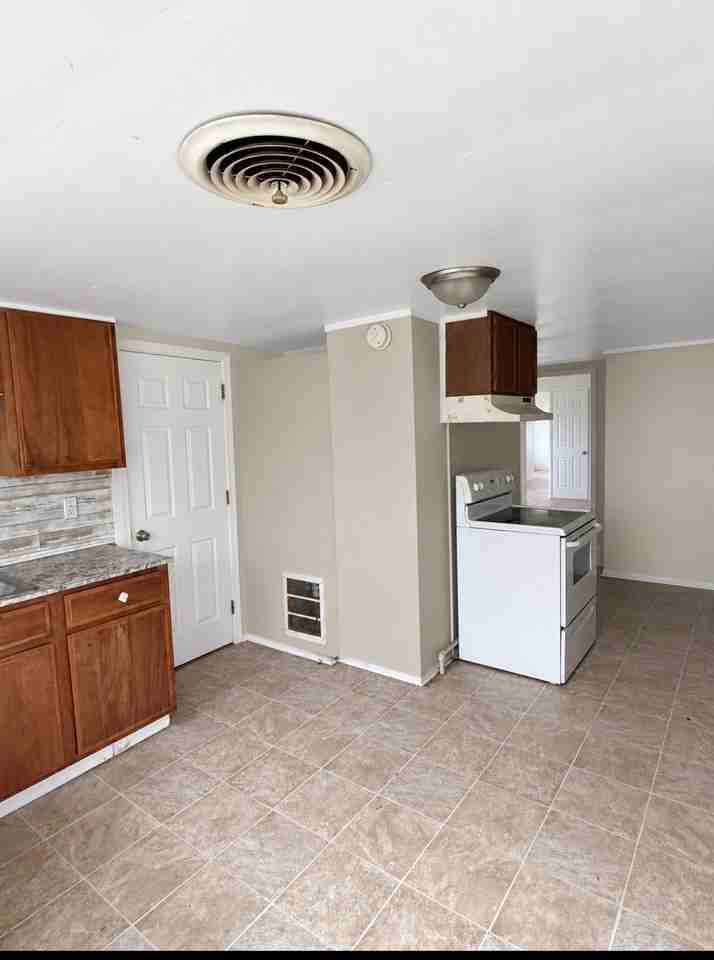 1233 W Monroe St - Photo 3 of 8