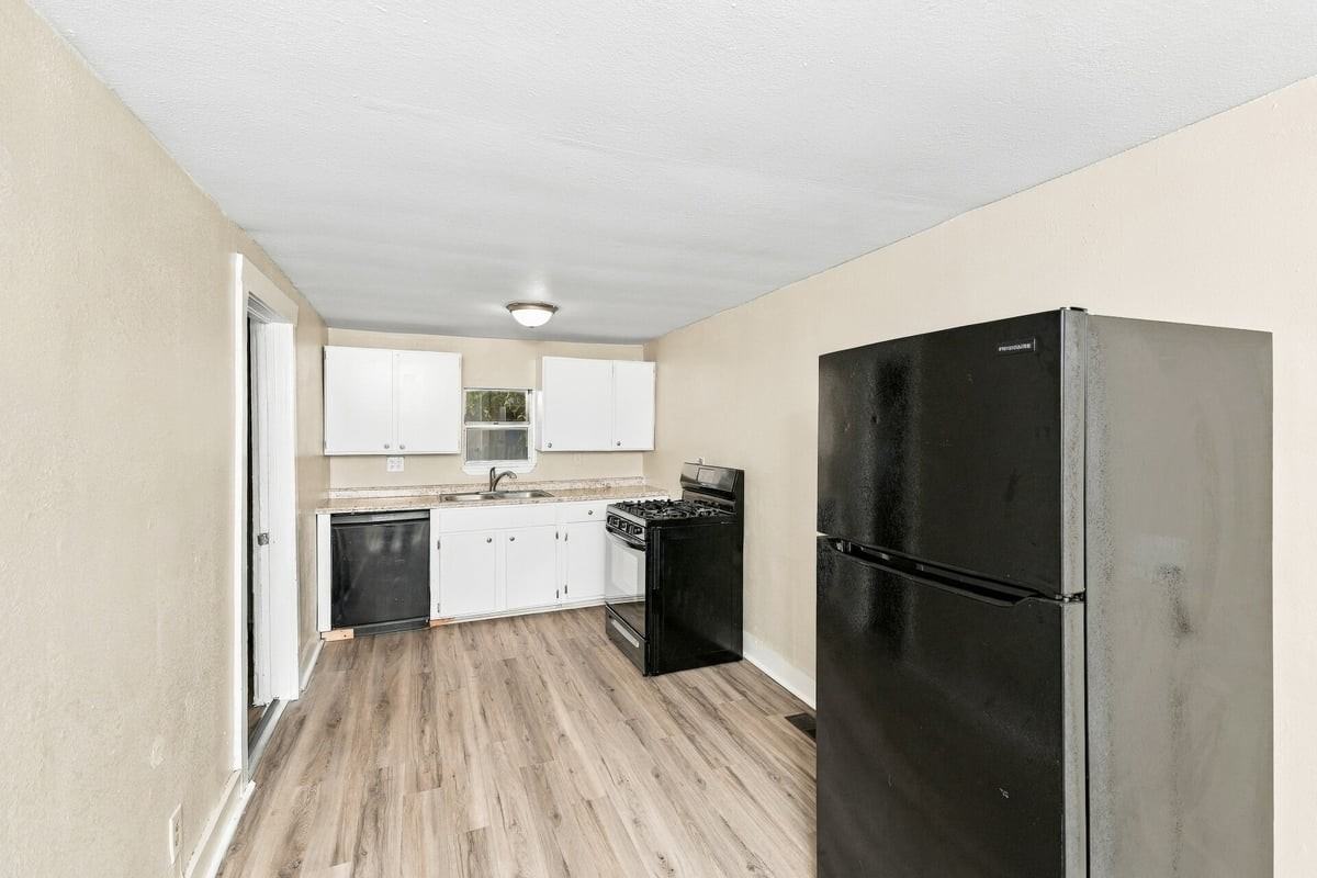 3816 W 59th St S - Photo 2 of 15