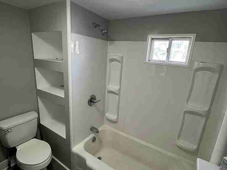 611 W Locust St - Photo 3 of 5