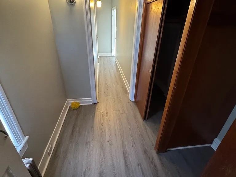 611 W Locust St - Photo 4 of 5