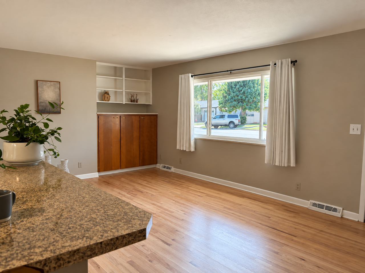 1508 Brentwood Dr - Photo 3 of 10