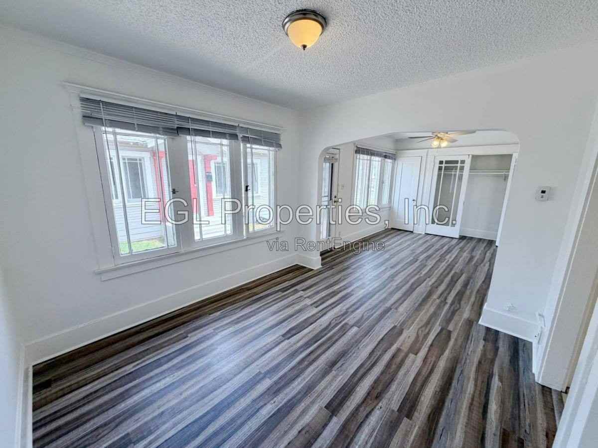3521 1 2 Mont Clair St - Photo 2 of 10