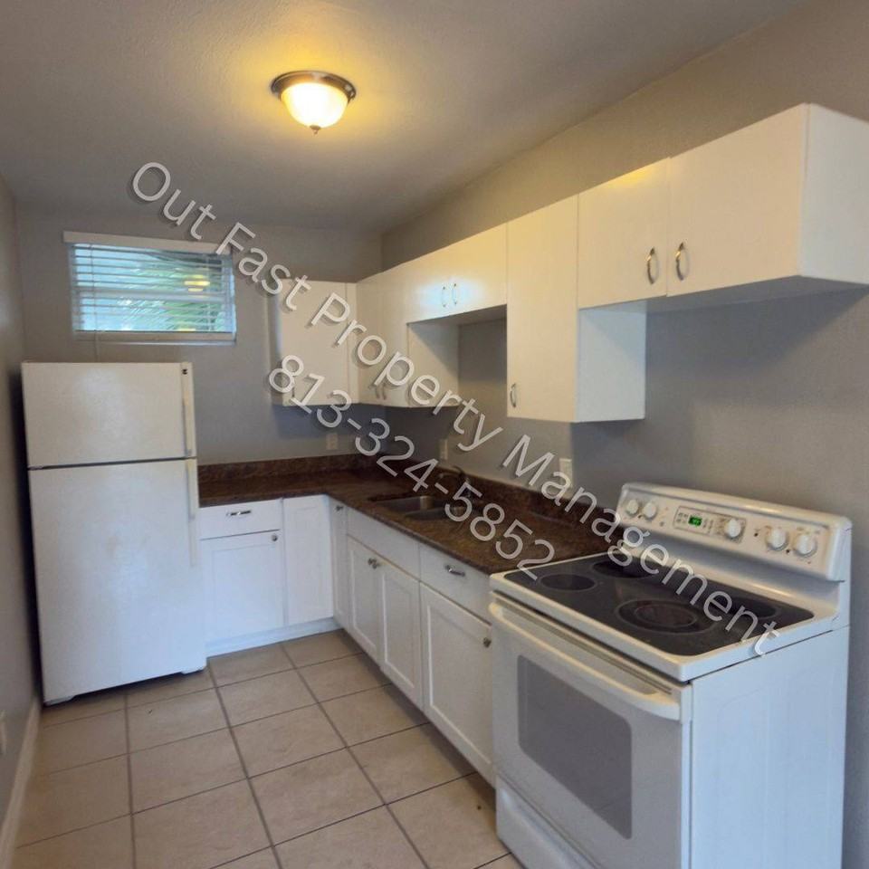 4611 N Hubert Ave #7 - Photo 3 of 7