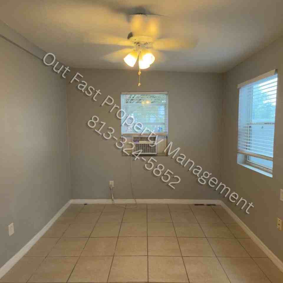 4611 N Hubert Ave #7 - Photo 4 of 7