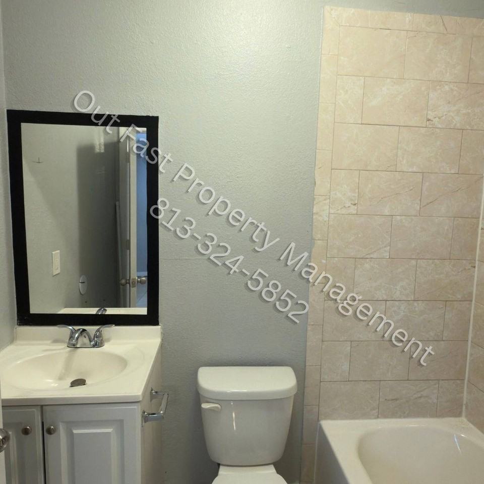 4611 N Hubert Ave #7 - Photo 5 of 7
