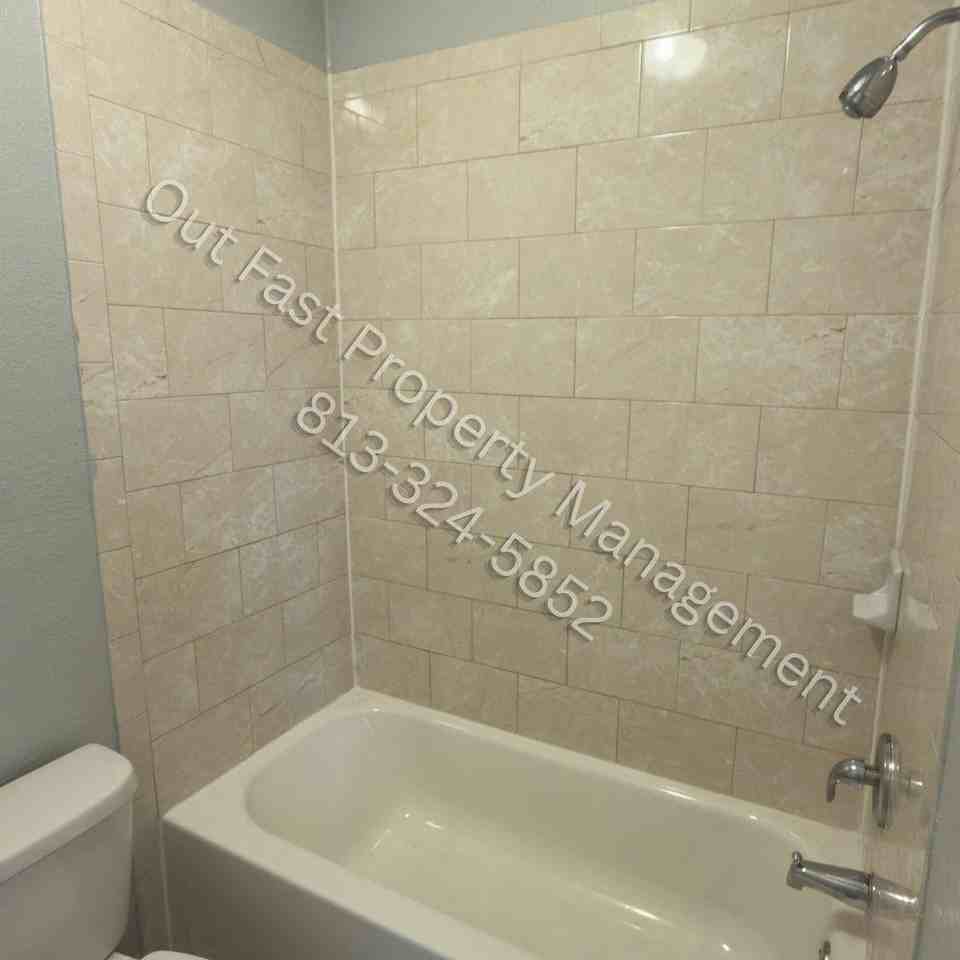 4611 N Hubert Ave #7 - Photo 6 of 7