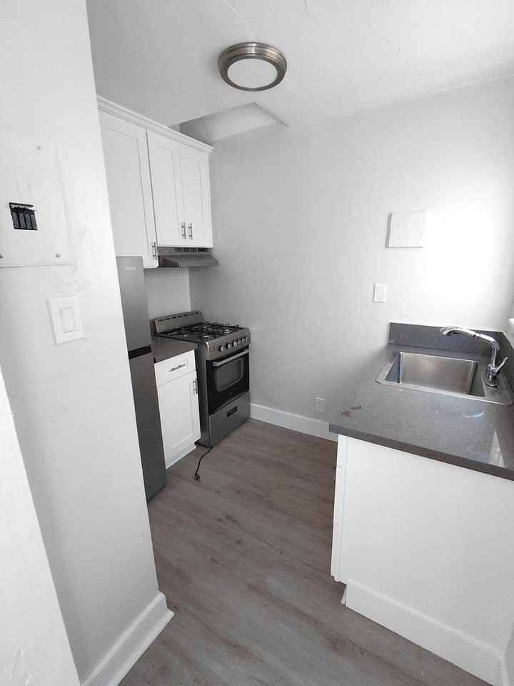 819 S Palos Verdes St #C1 - Photo 4 of 5