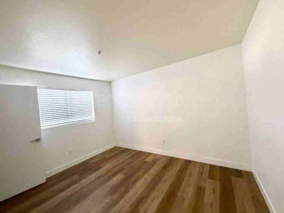 1400 SW Blvd #H - Photo 7 of 10