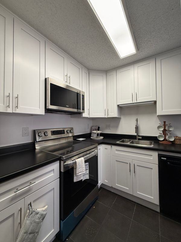 362 Belmont St ##2 - Photo 4 of 16