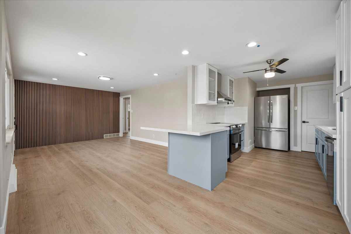 1495 S Benton St - Photo 3 of 18