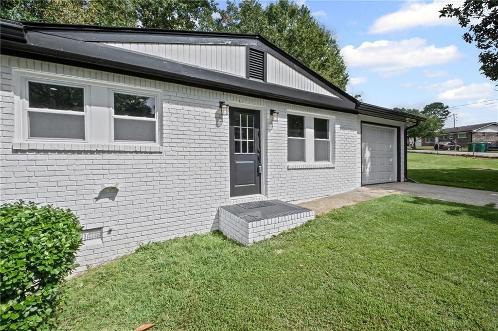 5961 John St - Photo 3 of 25