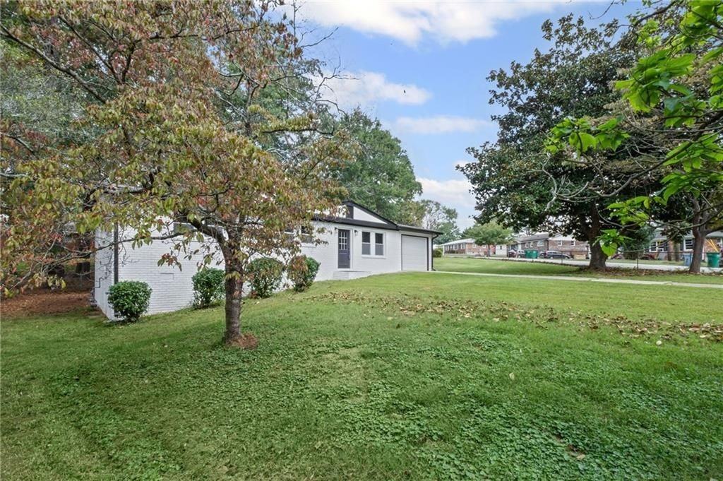 5961 John St - Photo 5 of 25