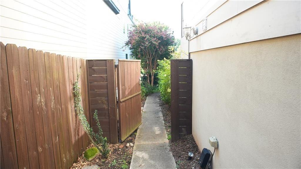 403 Linden Ave Ne - Photo 3 of 29