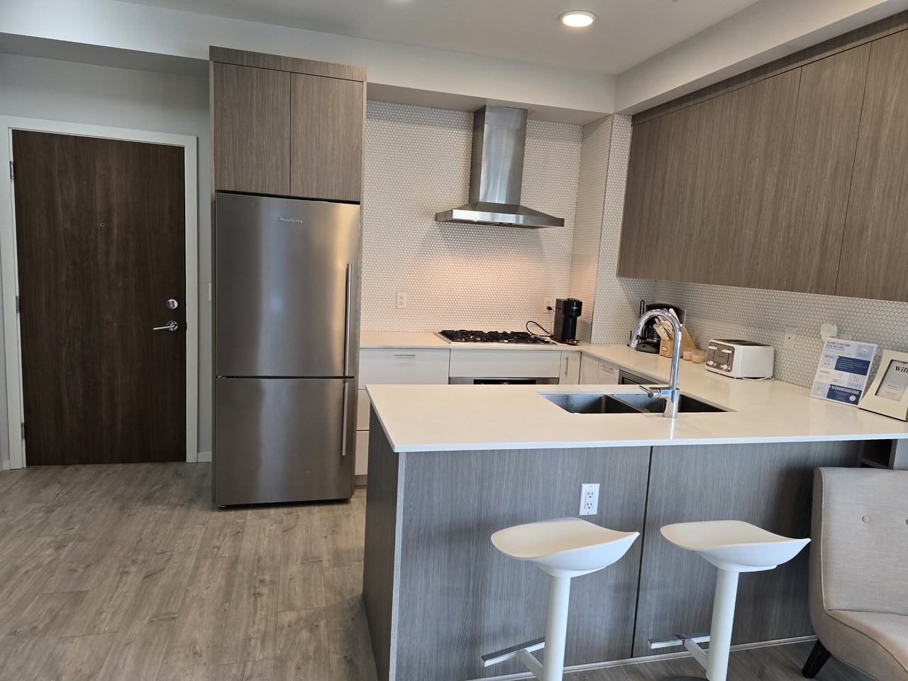 6283 Kingsway - Photo 4 of 15