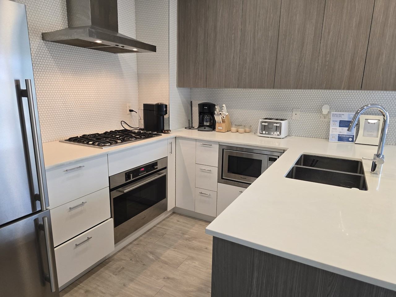 6283 Kingsway - Photo 5 of 15