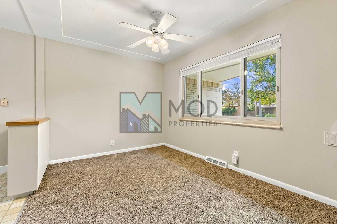 3326 S Ash St - Photo 5 of 26