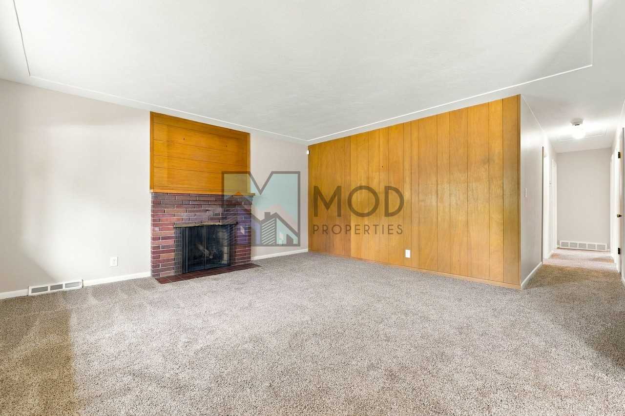 3326 S Ash St - Photo 3 of 26