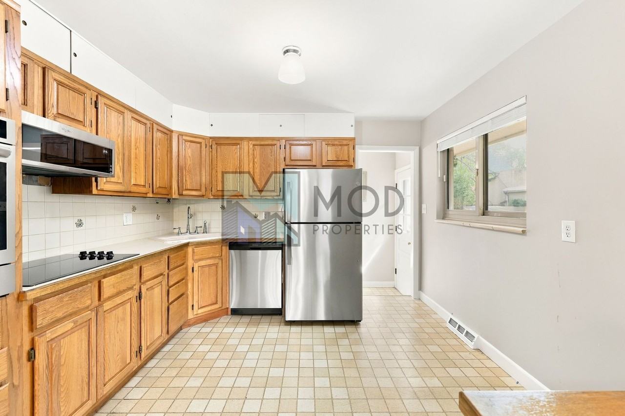 3326 S Ash St - Photo 7 of 26