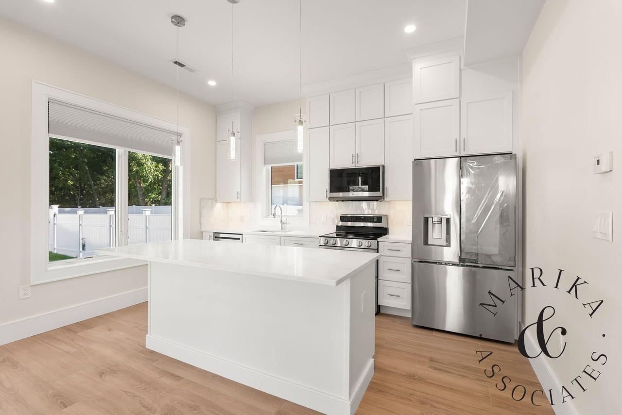 82 Lexington St #A - Photo 3 of 16