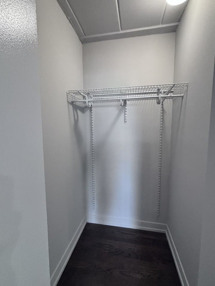 N Kenmore Ave #0508 - Photo 4 of 13
